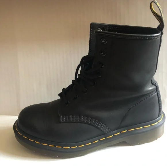 Women’s pre-loved - Dr. Martens - 1460 Greasy Leather lace-up boots. Size 6 - Picture 14 of 16